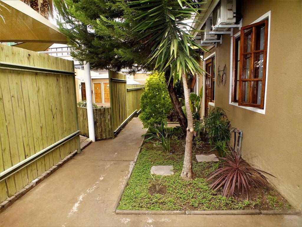 Uzuri Guesthouse Cc Windhoek Buitenkant foto